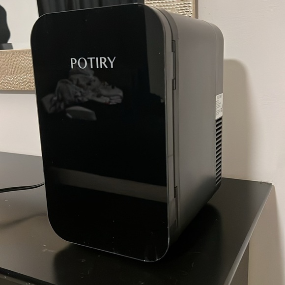 Potiry Portable Mini Fridge Warming or Cooling - Picture 9 of 14